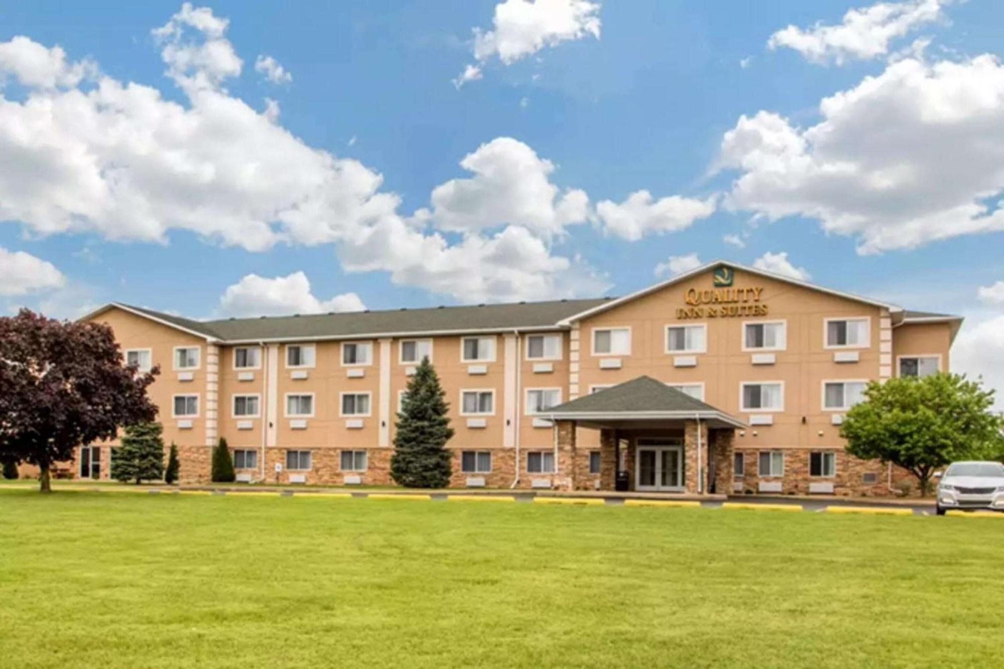 Quality Inn & Suites Wisconsin Dells Downtown - Waterparks Area Экстерьер фото